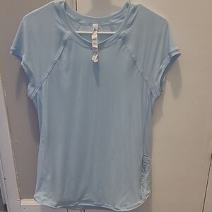 Womens size 6 Lululemon T Shirt